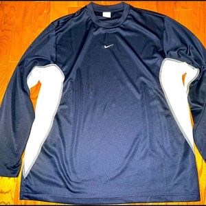 Men’s Nike Long-Sleeved Shirt Size Large